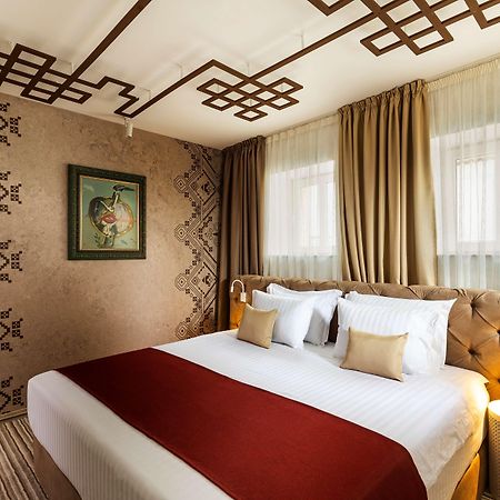 Gallery 37 Powered By Aston Пловдив Экстерьер фото A bedroom at the hotel
