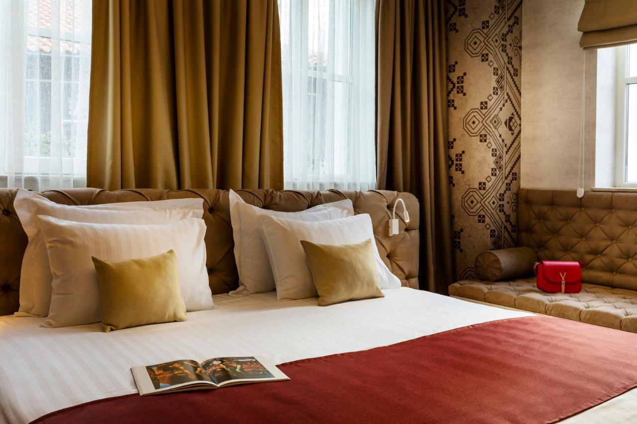 Gallery 37 Powered By Aston Пловдив Экстерьер фото A room at the hotel