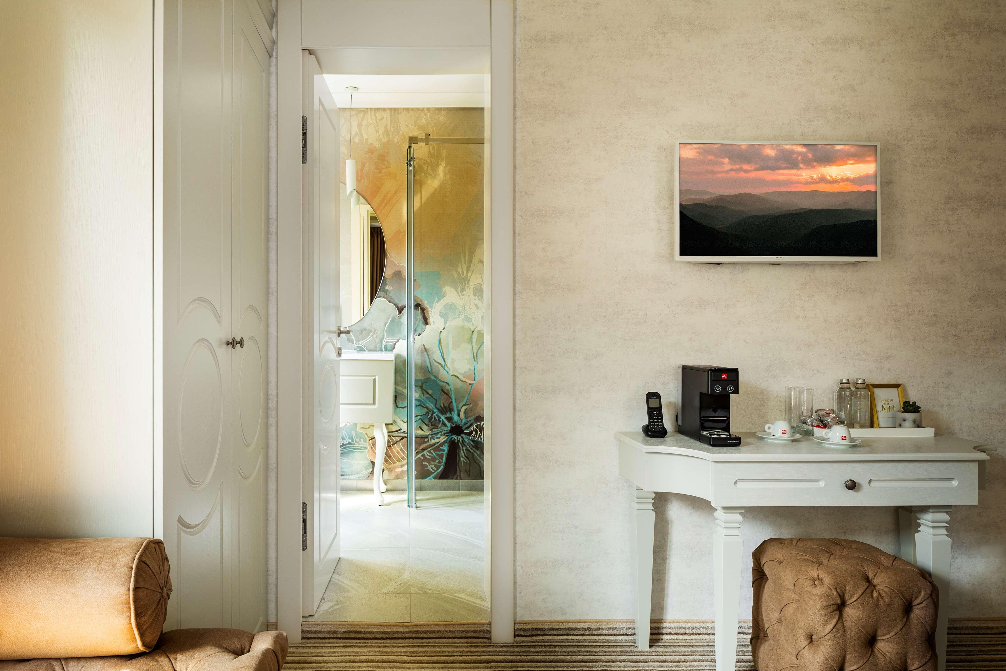 Gallery 37 Powered By Aston Пловдив Экстерьер фото A room at the hotel