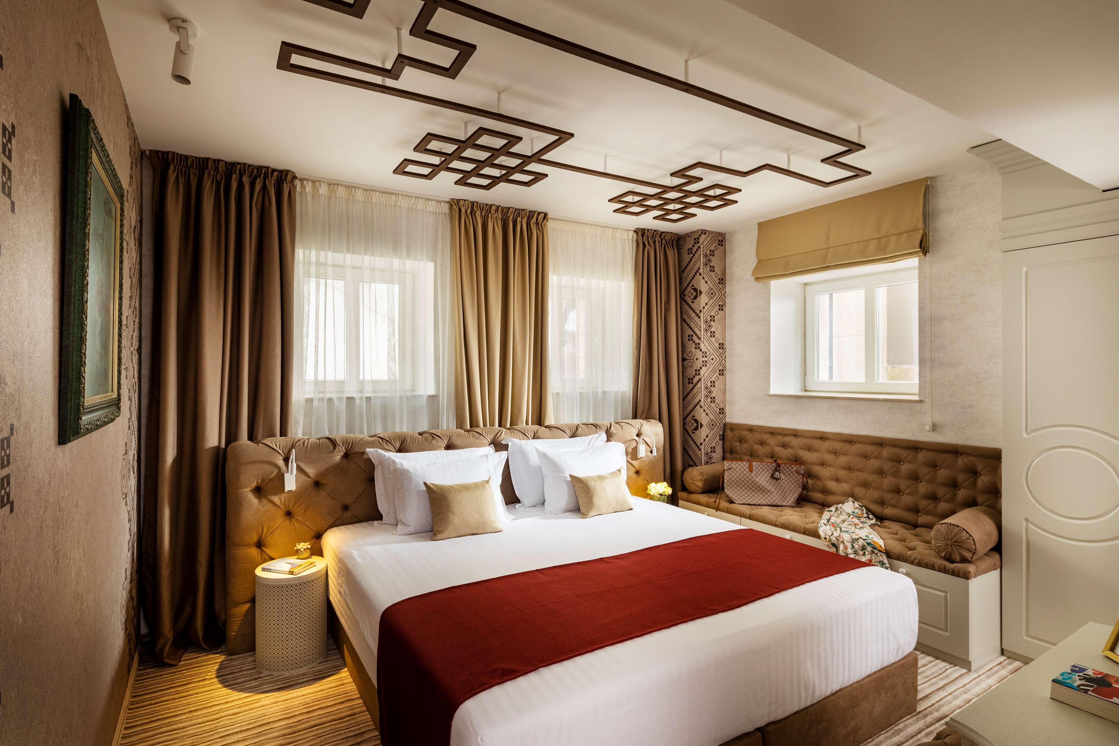 Gallery 37 Powered By Aston Пловдив Экстерьер фото A room at the hotel