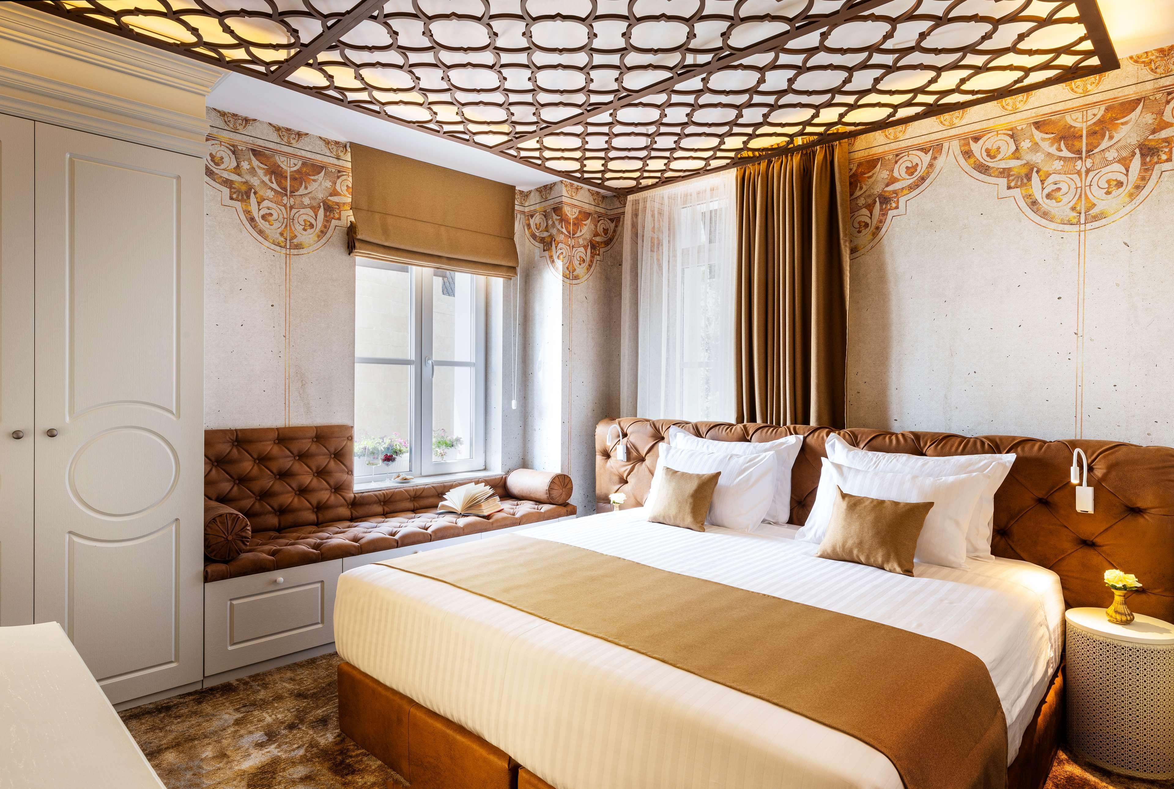 Gallery 37 Powered By Aston Пловдив Экстерьер фото A bedroom at the hotel