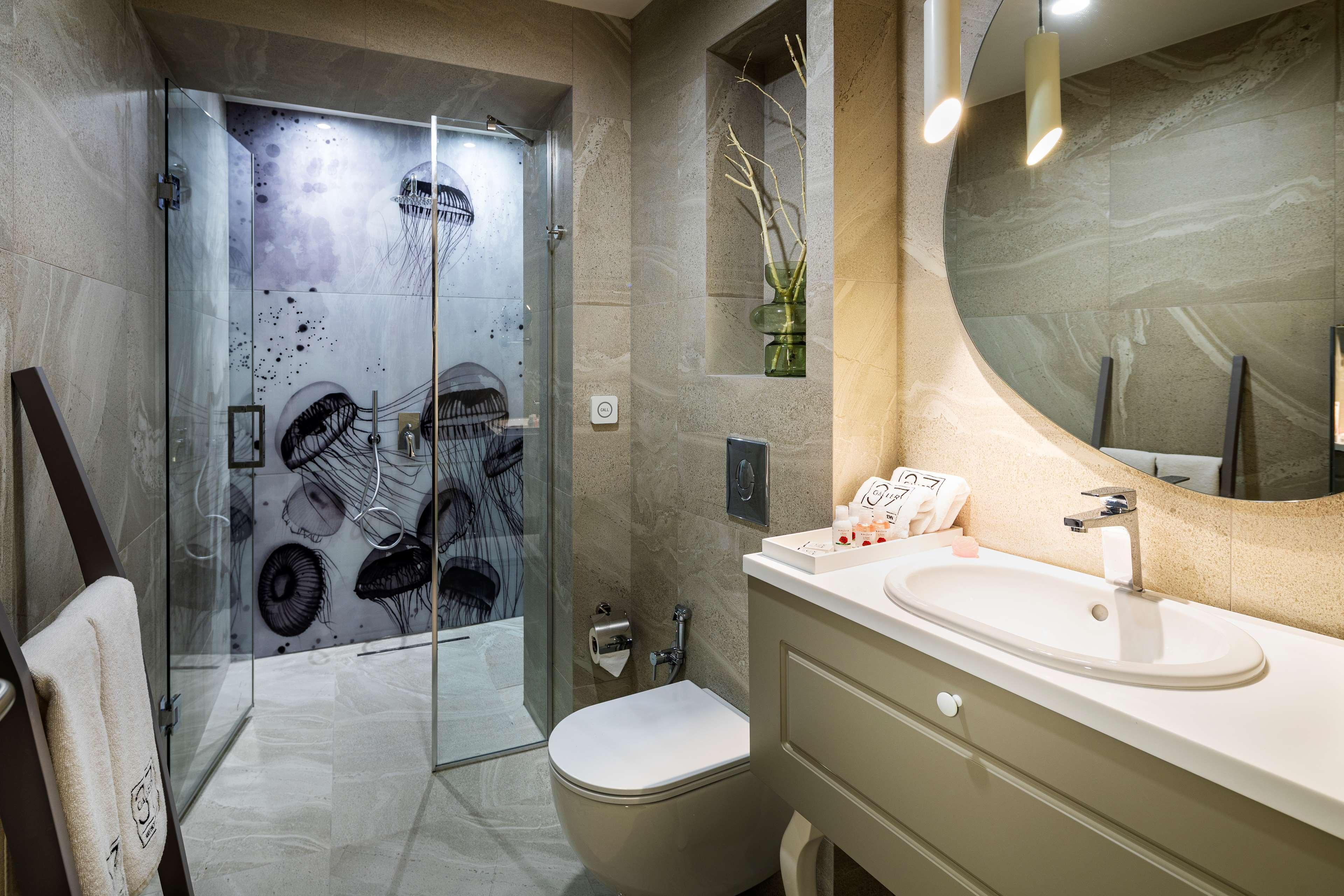Gallery 37 Powered By Aston Пловдив Экстерьер фото A modern bathroom
