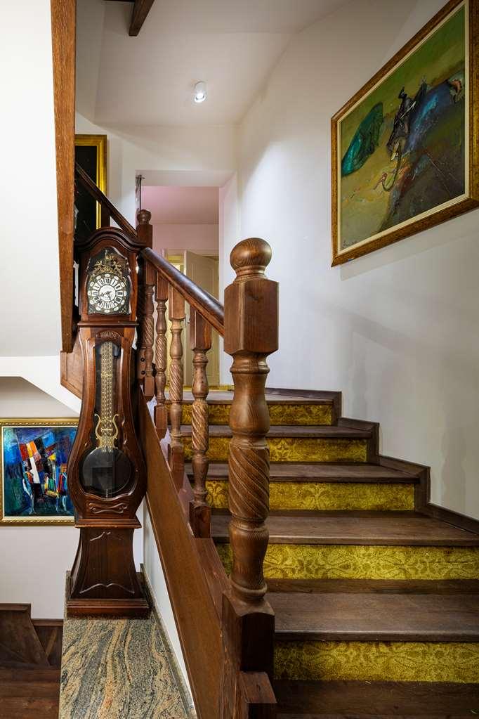 Gallery 37 Powered By Aston Пловдив Экстерьер фото A staircase with a handrail